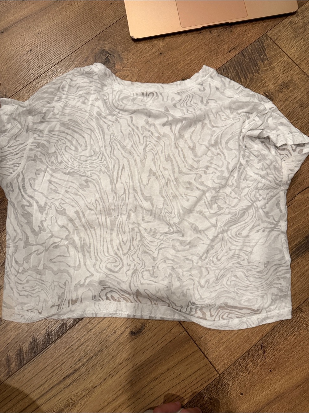 Cropped White Textured Pattern Tee